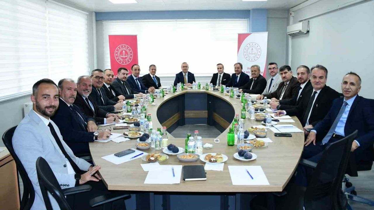 İnönü'de buluşan ilçe millî eğitim müdürleri eğitimde kalite ve güvenliği masaya yatırdı