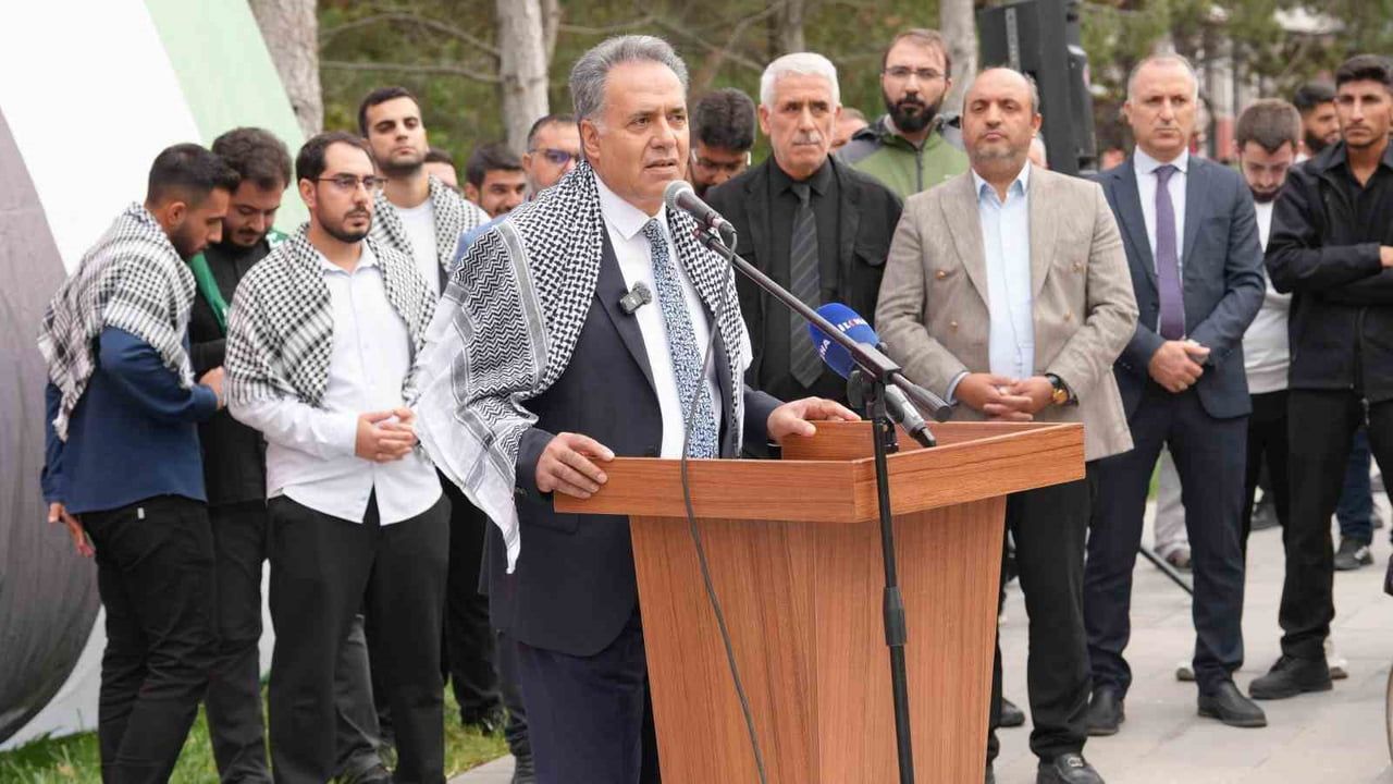 İnönü'de tek yürek dayanışması: üniversite Filistin için yürüdü