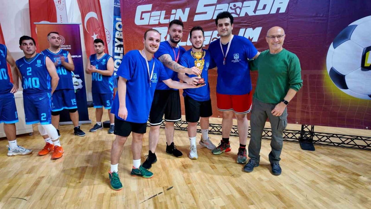 İnşaat Mühendisleri Odası kupayı kaldırdı: 4. kamu spor oyunlarında basketbol şampiyonu