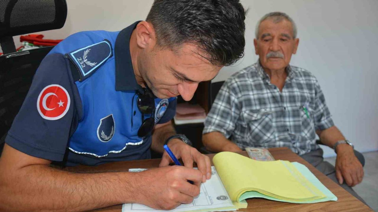 İnsanlık göreviyle örnek oldu: 74 yaşındaki Kıbrıs gazisi 400 bin liralık altını teslim etti