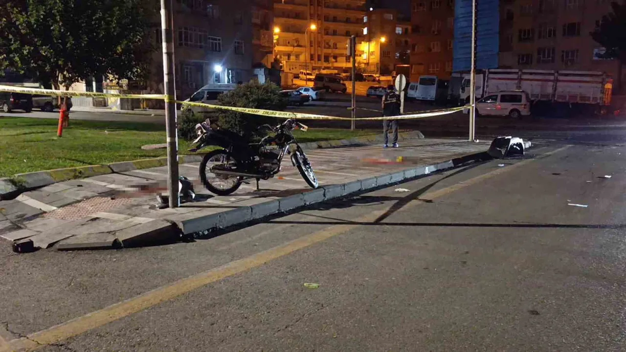 İpekyolu'nda gece kazası: motosiklet sürücüsü yaşamını yitirdi