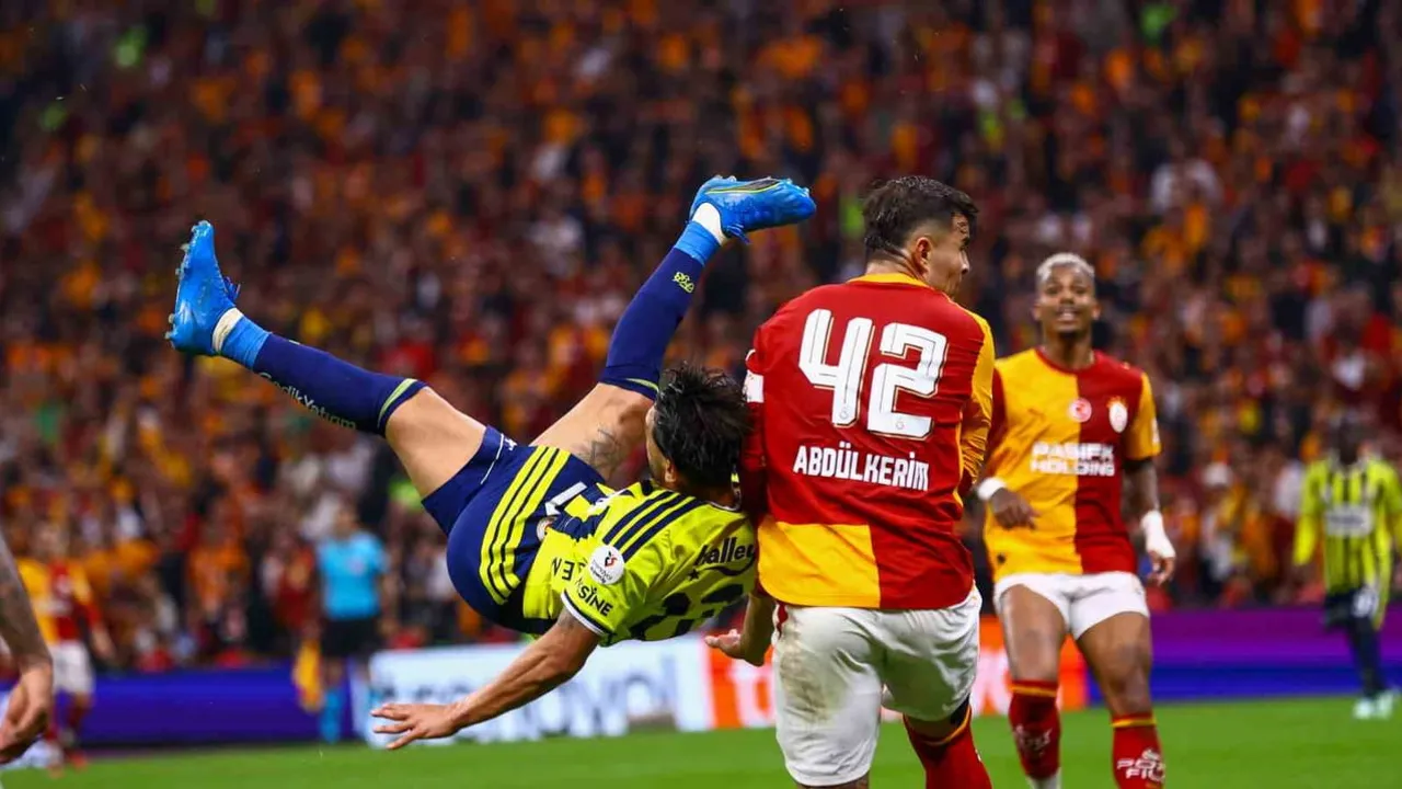 İrfan Can Kahveci derbide ilk kez Galatasaray ağlarını havalandırdı