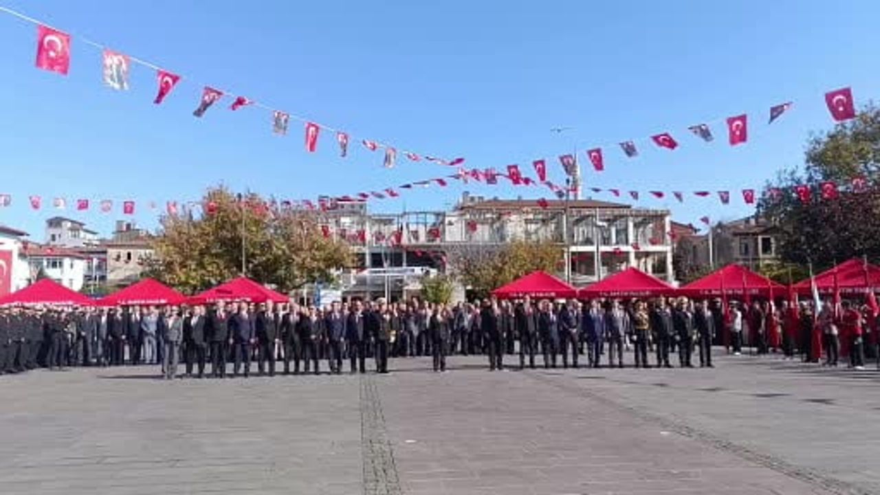 Irmakta küreklerle cumhuriyet coşkusu yükseldi
