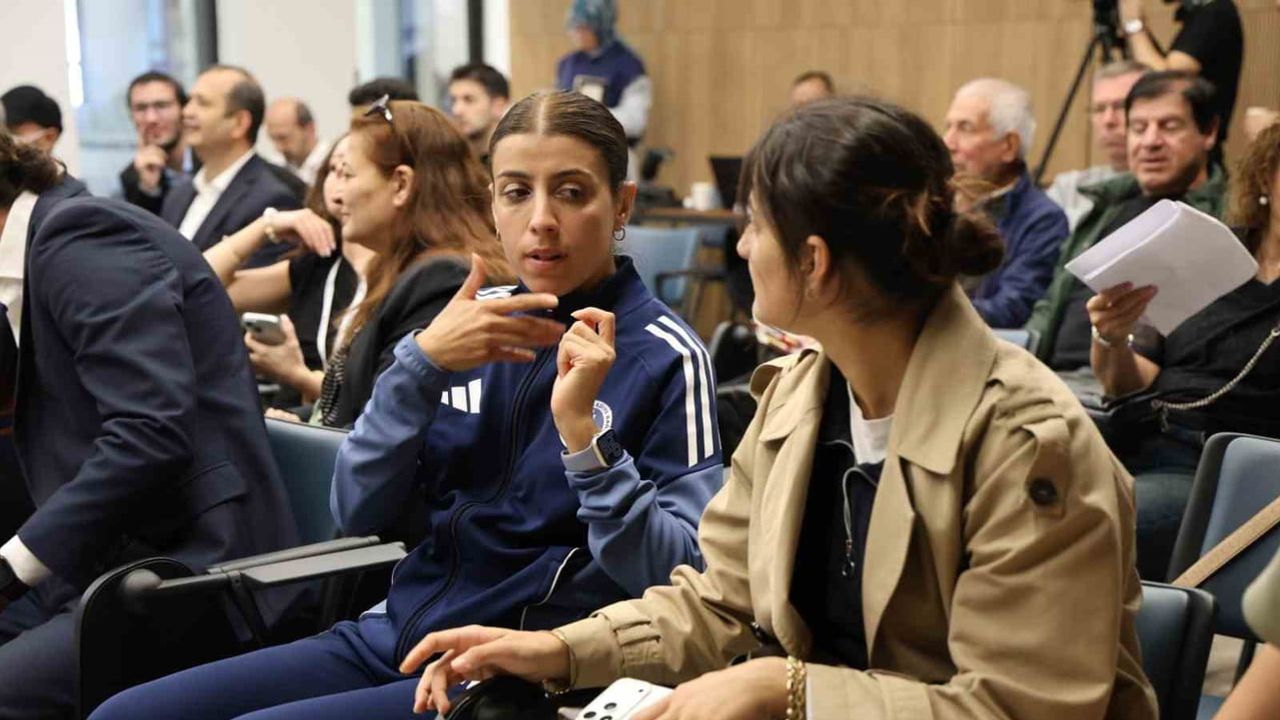 İşaret diliyle fuarı keşfeden sporcu İrem’in erişim deneyimi