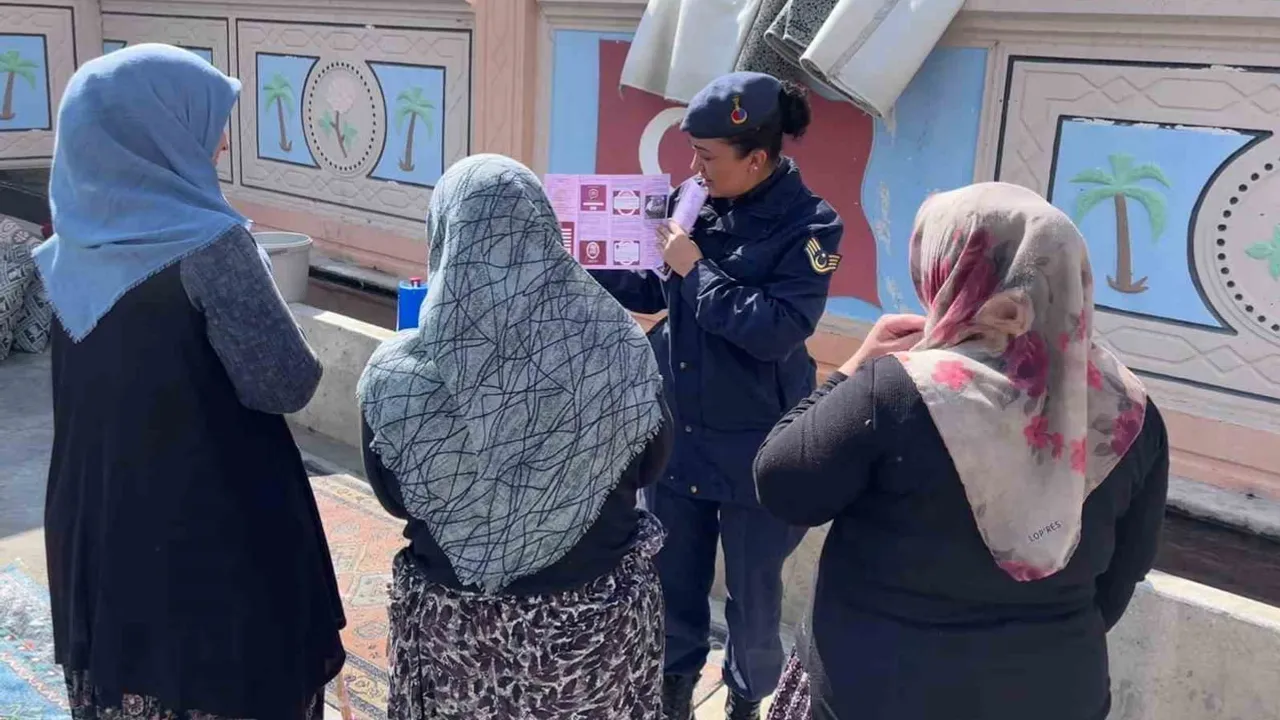 İscehisar'da 171 kişiye ulaşan jandarma: kadına el kalkamaz, KADES hep yanınızda