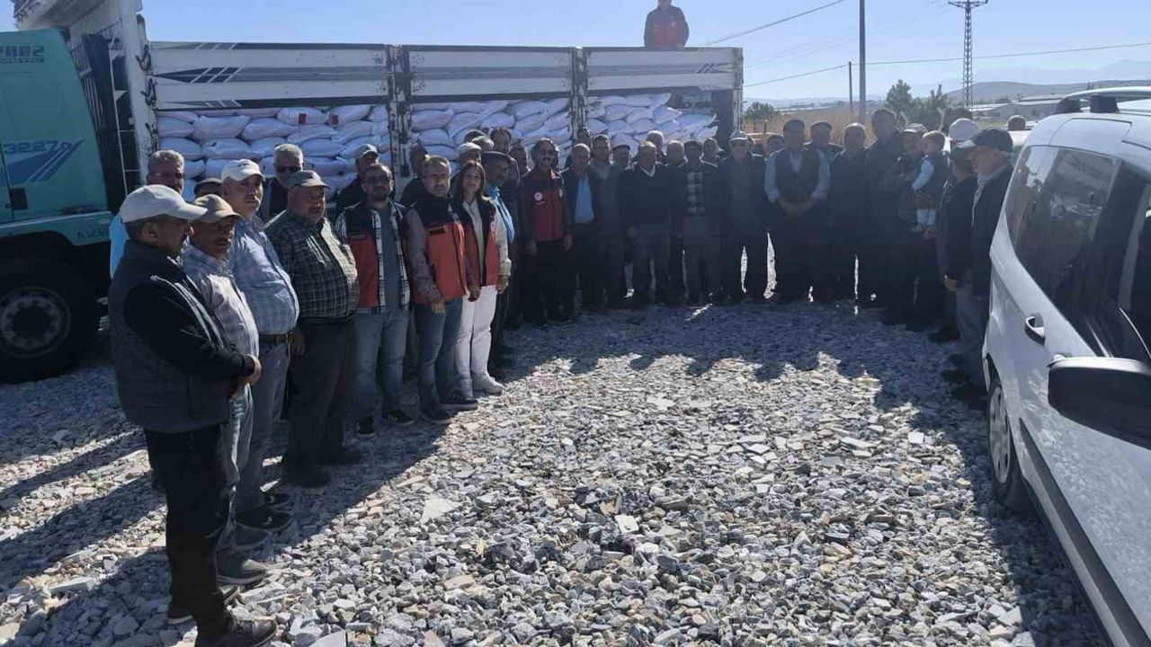 İscehisar'da üretime destek: hibe buğday tohumları çiftçilere teslim edildi