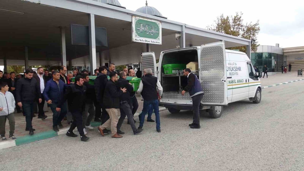 İşe giderken düşen adliye çalışanı Malatya’da son yolculuğuna uğurlandı