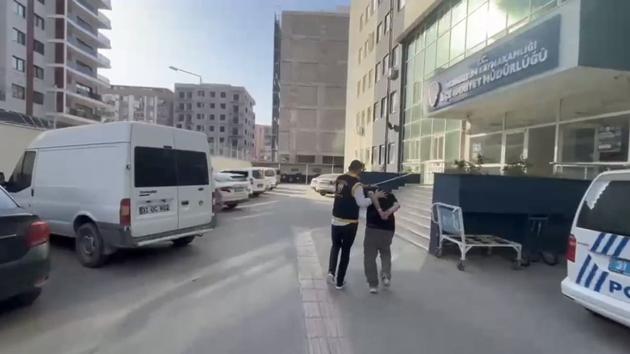 İskenderun'da uzun süreli hapis cezası bulunan hükümlü polis operasyonuyla yakalandı