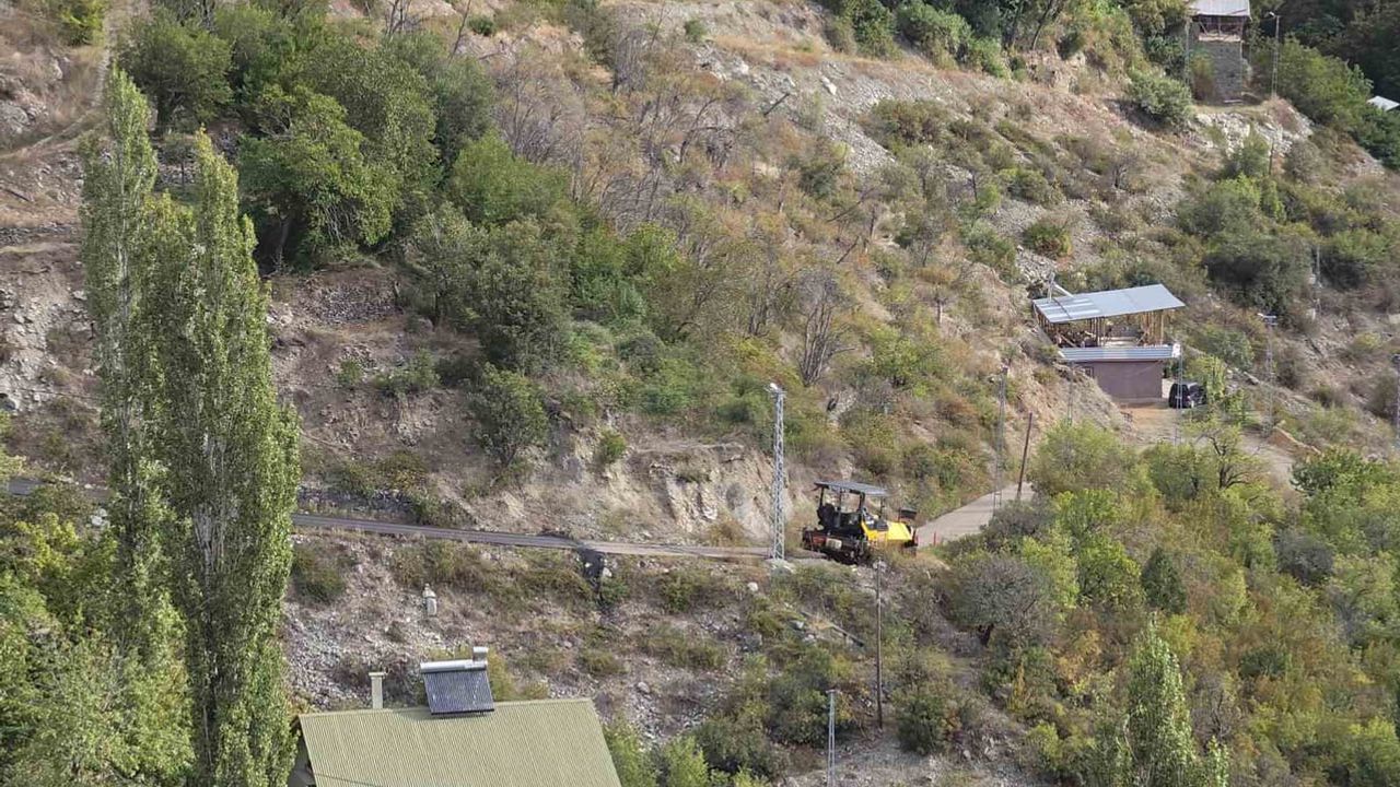İspir'de ulaşım dönemi: 6 mahallenin yol çilesi sona erdi