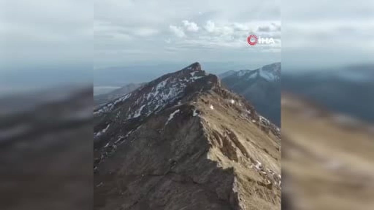 İspiriz'in doruğunda Başkale'nin manzarasına tırmandılar