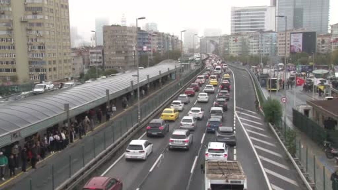 İstanbul’da bayram öncesi trafikte yoğunluk yüzde 74'e ulaştı