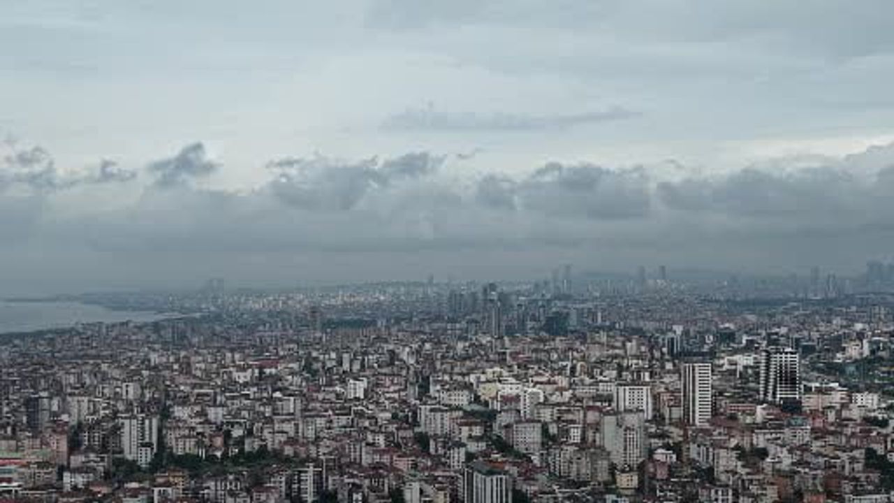 İstanbul'da iki yakada zıt hava manzarası