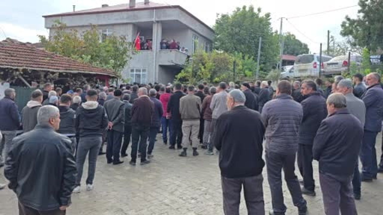 İstanbul'daki iş kazasında ağır yaralanan genç, memleketinde son yolculuğuna uğurlandı