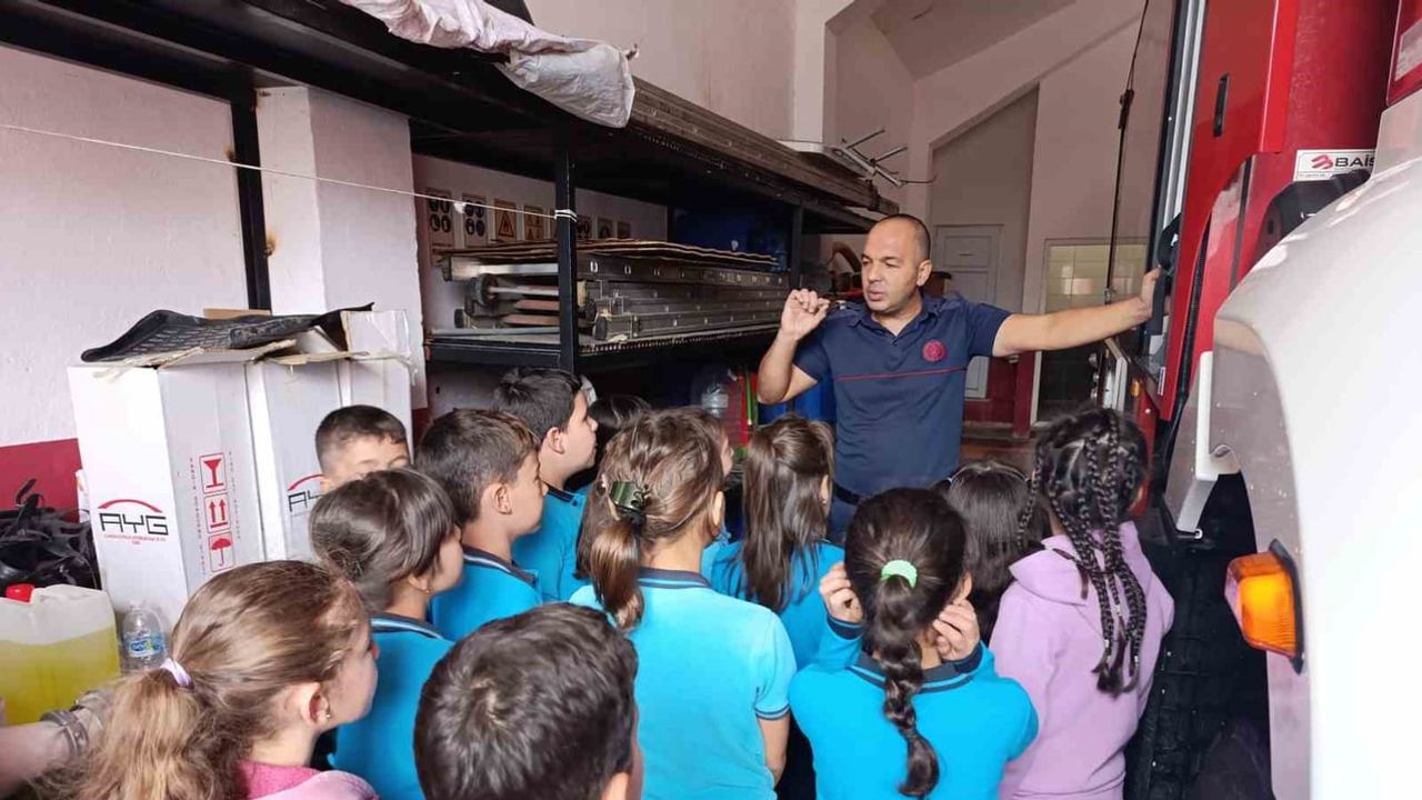İtfaiye haftasında minik gönüllerden itfaiyecilere anlamlı teşekkür ziyareti