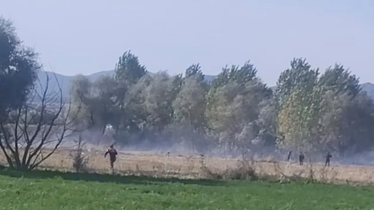 İtfaiyenin zamanında müdahalesi Tepecik'teki ot yangınının büyümesini önledi