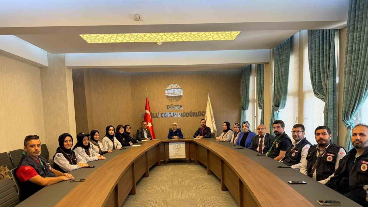 İzcilik çalışmalarının geleceği Düzce'de liderlerle tartışıldı