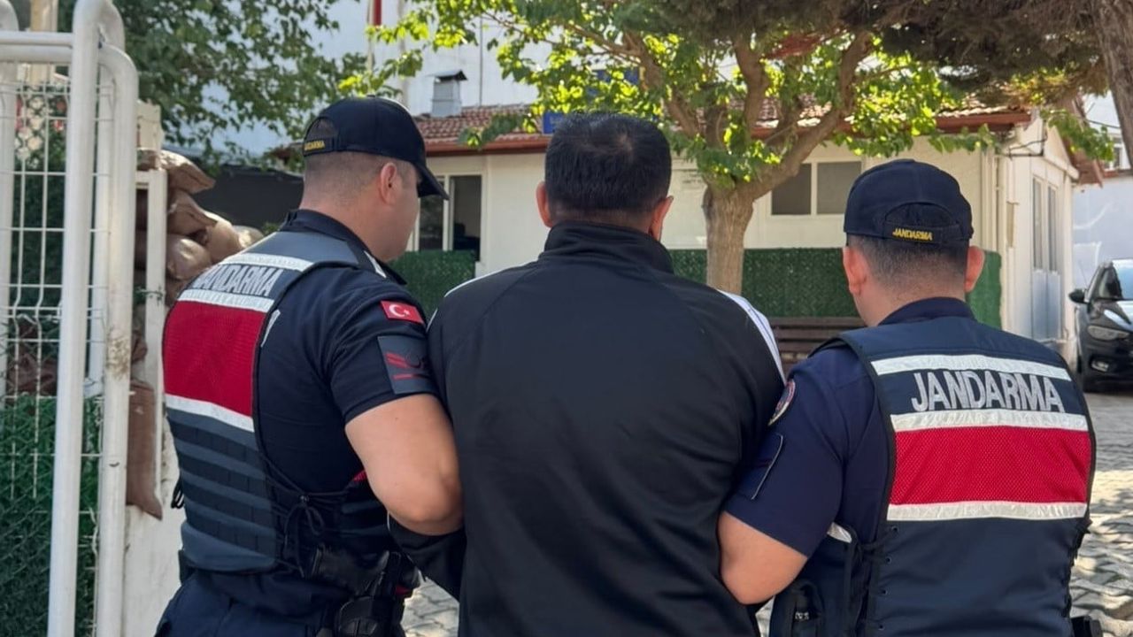İzmir’de 26 aydır aranan firari E.Ç. 10 yıl 10 ay hapis cezasıyla yakalandı