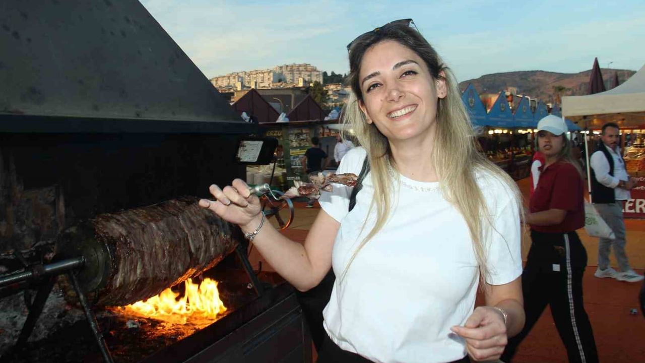 İzmir'de cağ kebabı rüzgârı: Erzurum lezzeti Çiğli'yi doldurdu