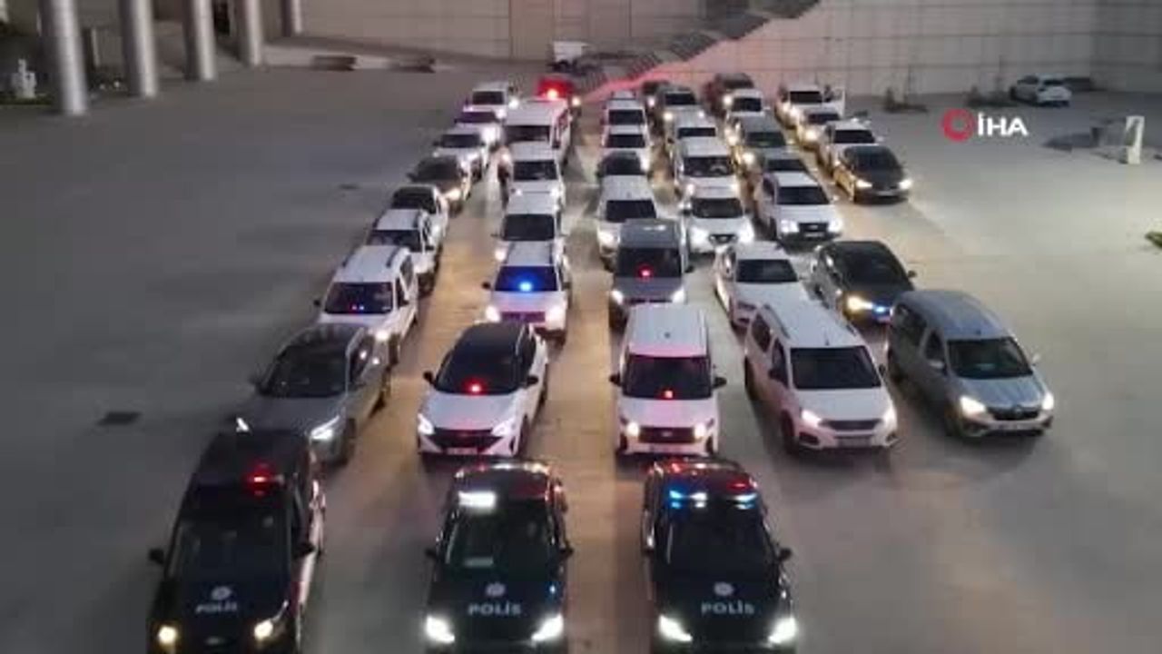 İzmir'de kapsamlı baskın: 5 milyon TL'lik kaçak tütün ve safran ele geçirildi
