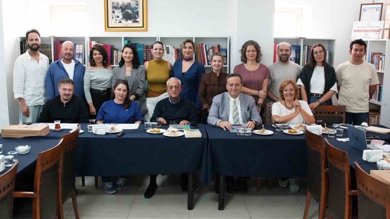 İzmir'de kültürel mirasa emek verenler Tarihe Saygı ödülleriyle onurlandırıldı