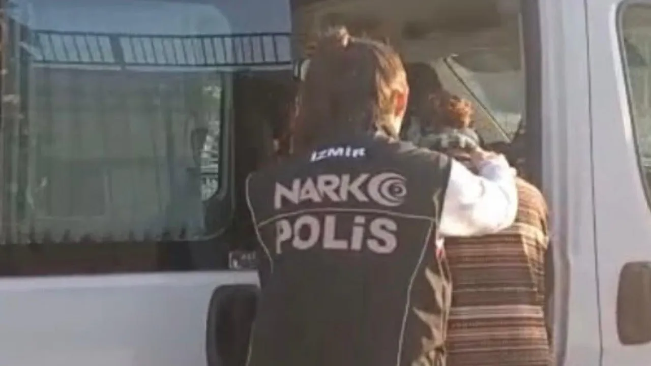 İzmir'de uyuşturucu operasyonunda 22 yıl hapisle aranan zanlı yakalandı