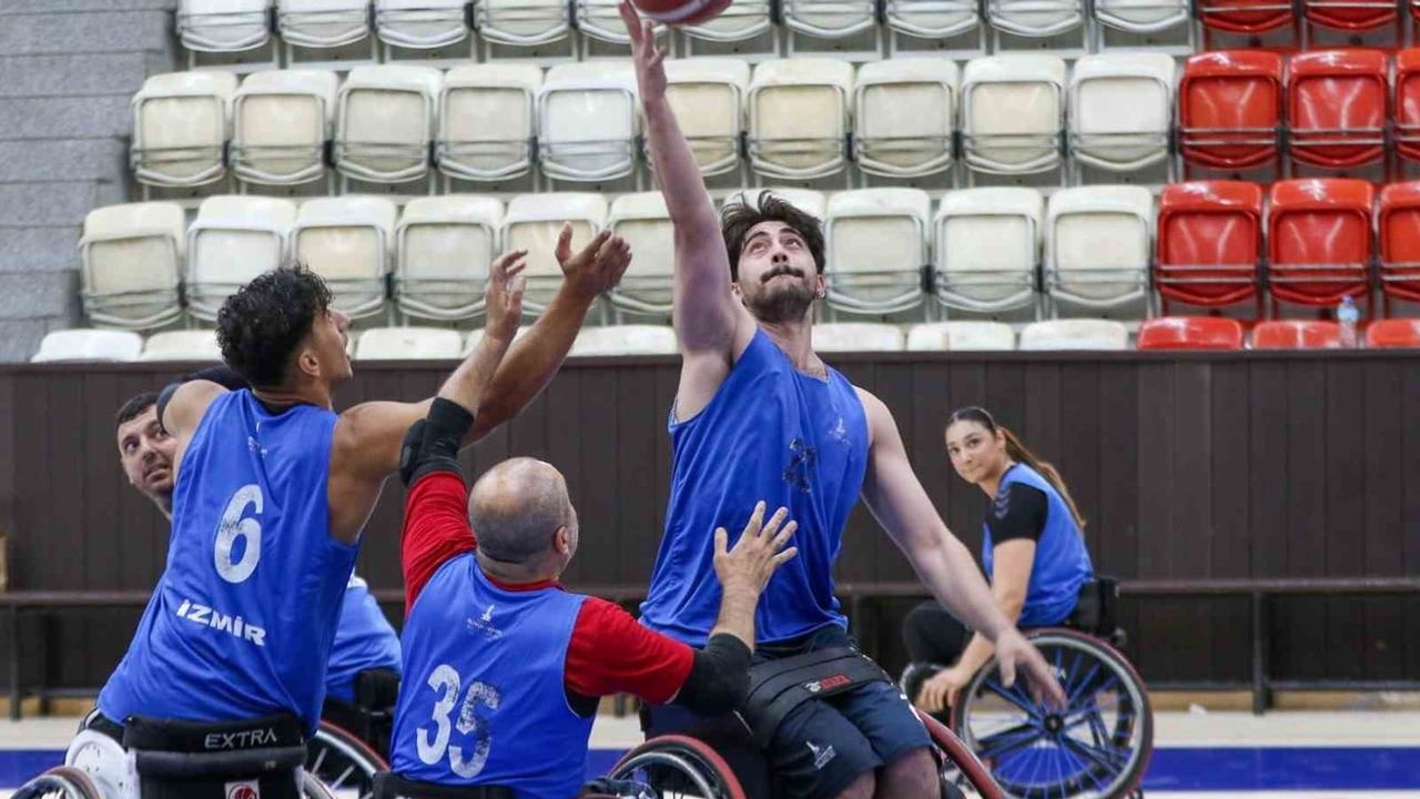 İzmir'in tekerlekli sandalye basketbolunda hedef kupayla dönmek