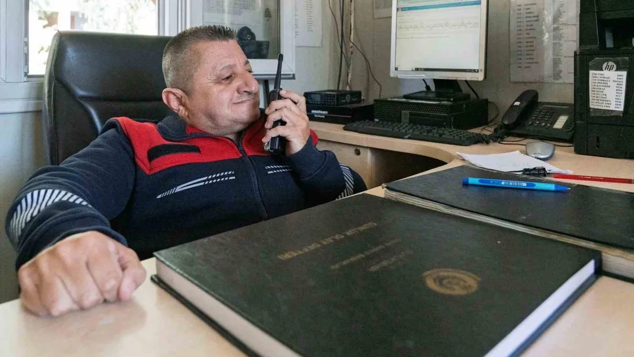 İzmir itfaiyesinin 110 Yaşar'ı azmi ve yaşam sevgisiyle örnek oluyor