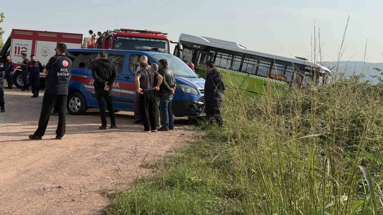 İzmit'te son durağa park eden otobüs şoförü aracın altında hayatını kaybetti