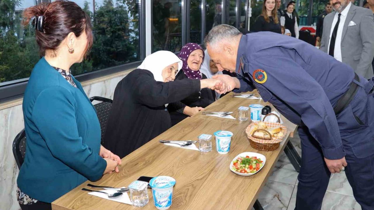 Jandarma kapılarını açtı: huzurevi sakinleriyle sıcak buluşma