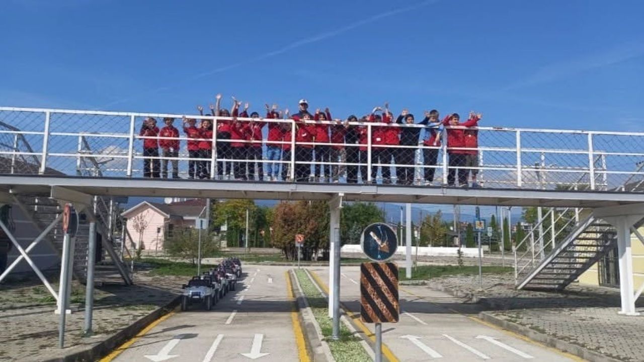 Jandarma miniklere trafik bilinci aşılıyor