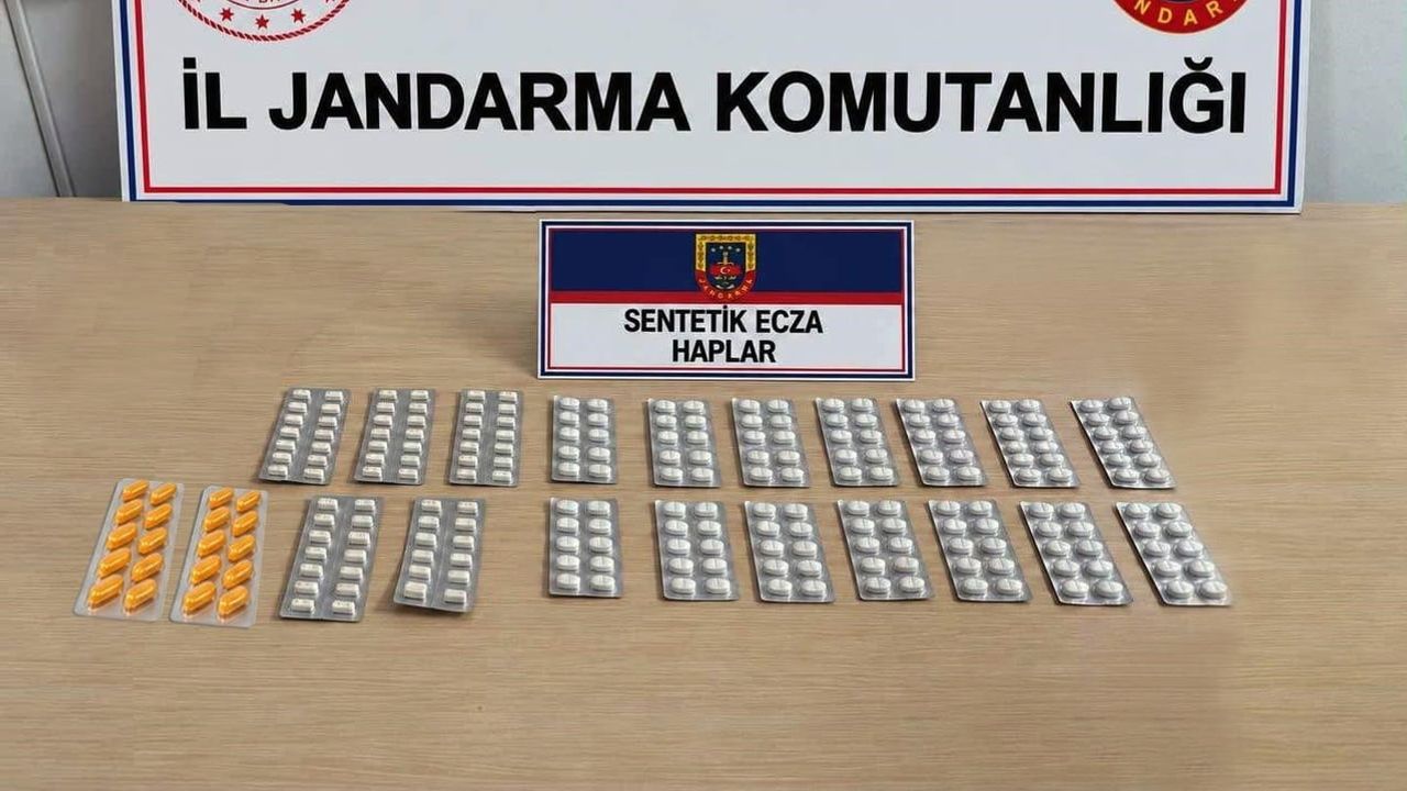 Jandarma operasyonlarında 230 sentetik ecza hapı ve iki gözaltı