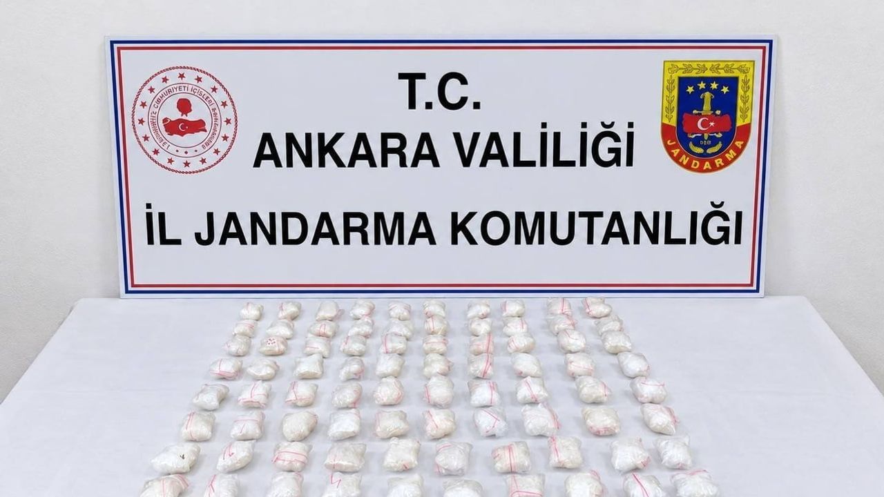 Jandarma operasyonunda 1 kilo metamfetamin ve çok sayıda uyuşturucu maddesi ele geçirildi