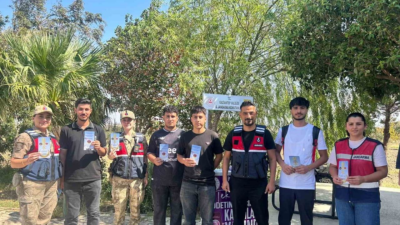 Jandarmadan geleceğe güven: 213 öğrenciye KADES, sosyal medya ve terör farkındalığı