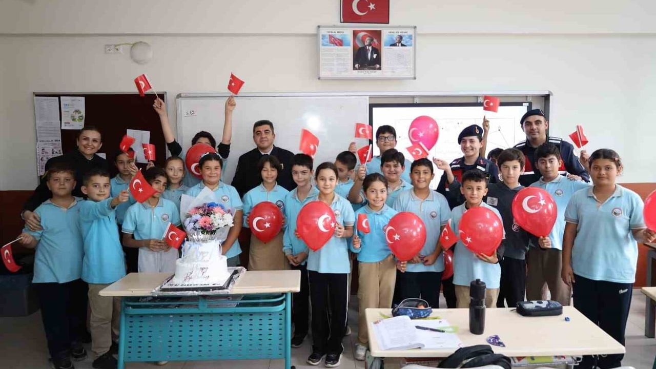 Jandarmadan şehit kızı Ada Su'ya unutulmaz 11. yaş günü sürprizi