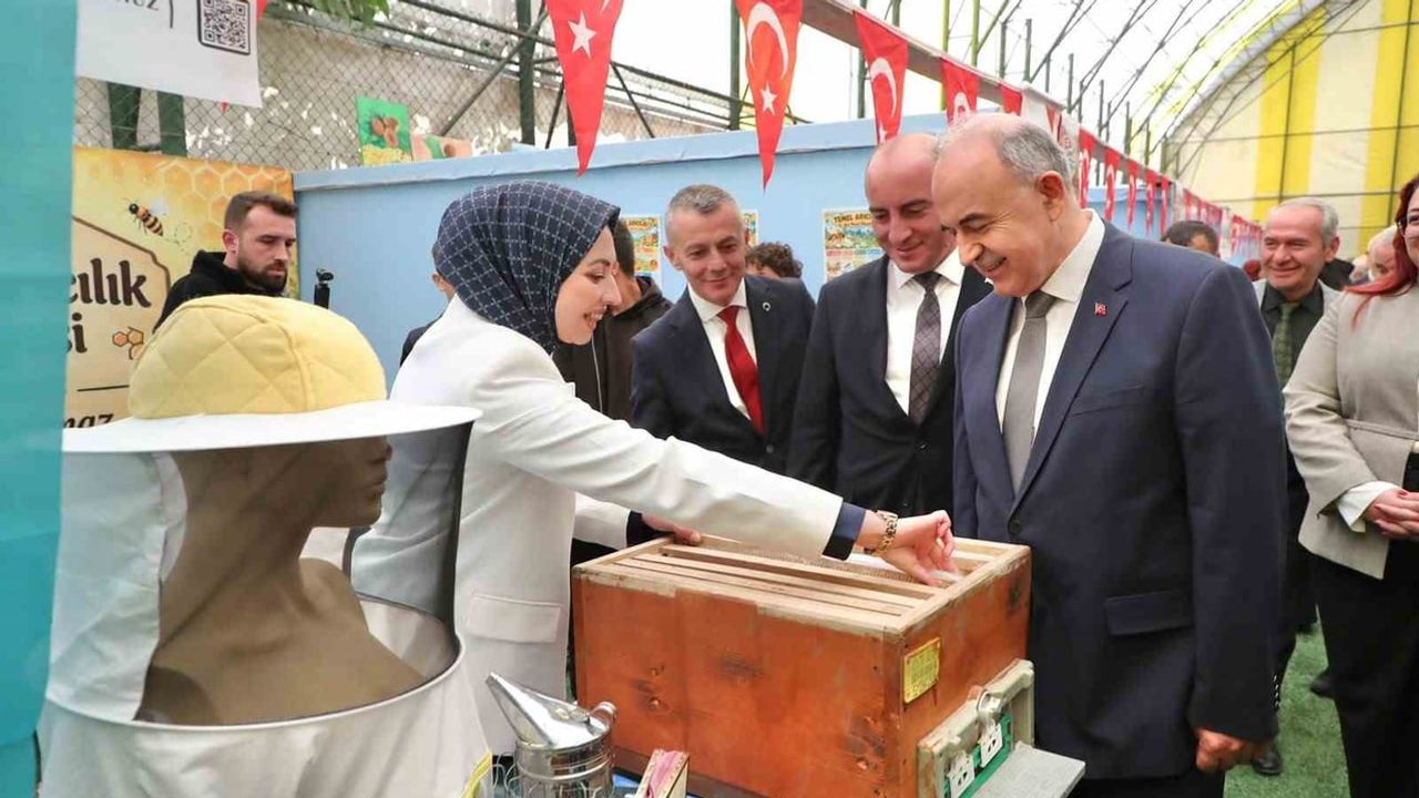 Kabataş'ta merak büyüyor: TÜBİTAK destekli bilim şenliği üç gün sürecek