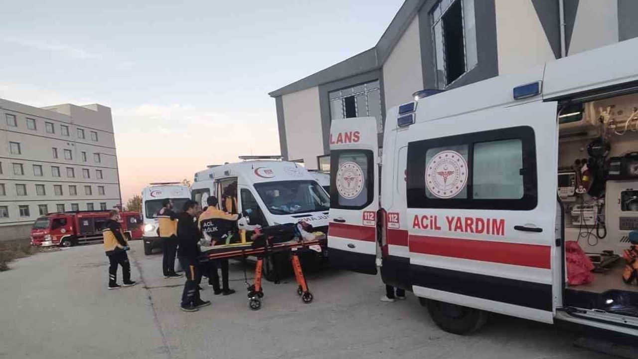 Kaçış uyumadı: Keşan'da kamyonet iş yerine çarptı