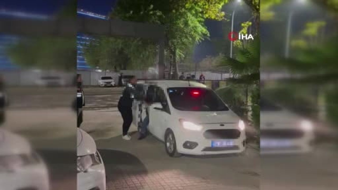Kadıköy’de krizdeki şahsı ikna eden polis ekipleri teslim almayı başardı
