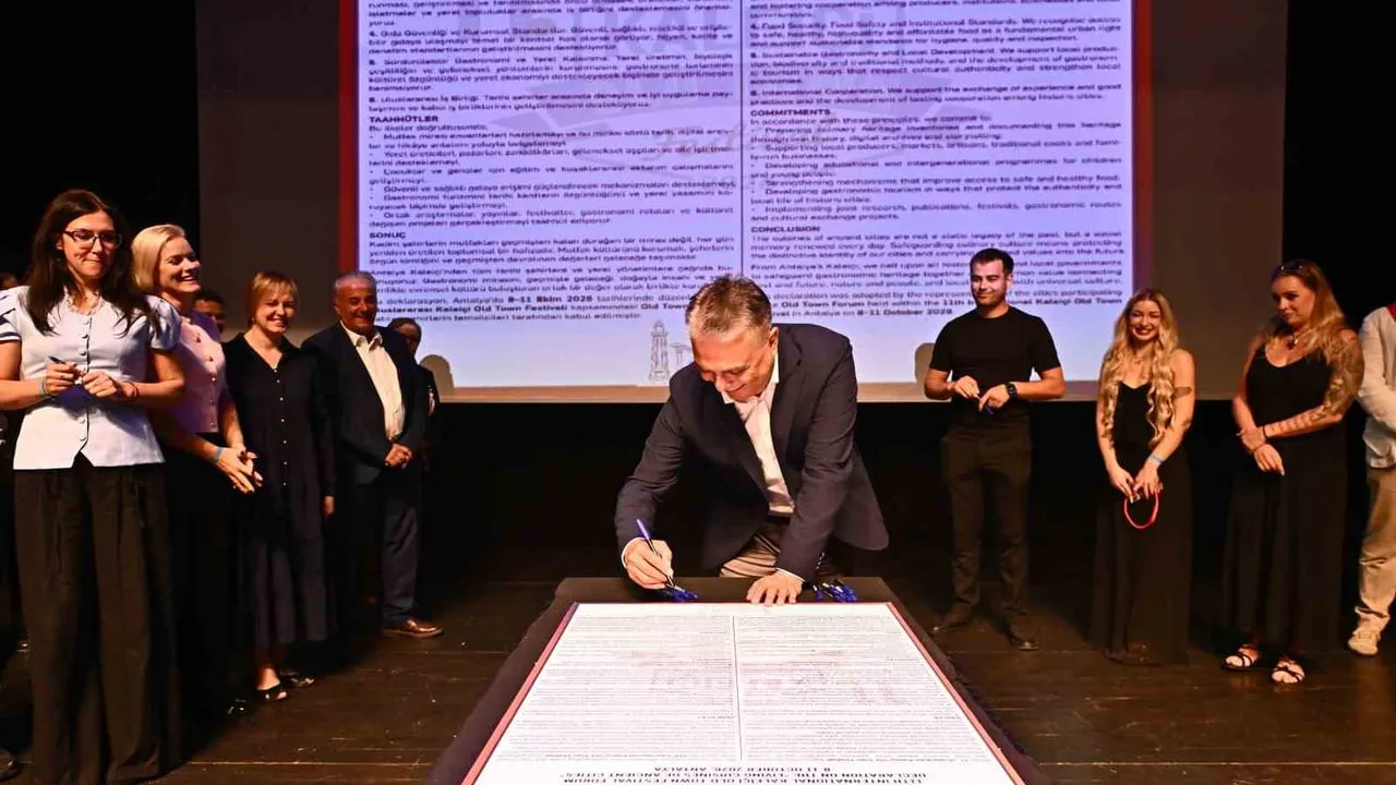 Kadim şehirlerin mutfakları Muratpaşa'da kültürlerarası bir köprü kurdu