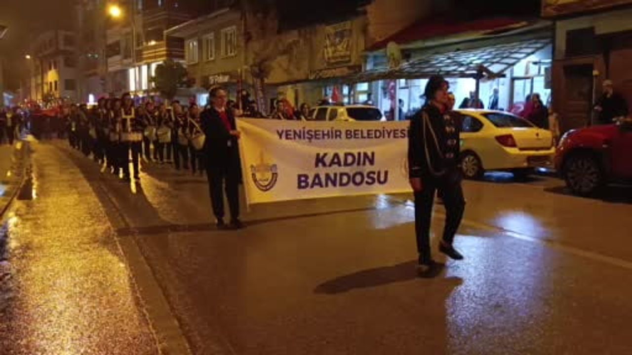 Kadın bando takımı Pazaryeri'nde cumhuriyet coşkusunu sahneye taşıdı