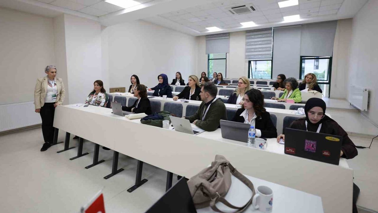 Kadın bilimciler iklim için bir arada: İklim Bilim Kadın 2035 çalıştayı HKÜ'de