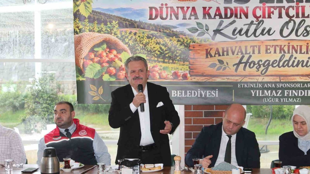 Kadın çiftçiler tarıma omuz verdi: Cumayeri'de buluşma