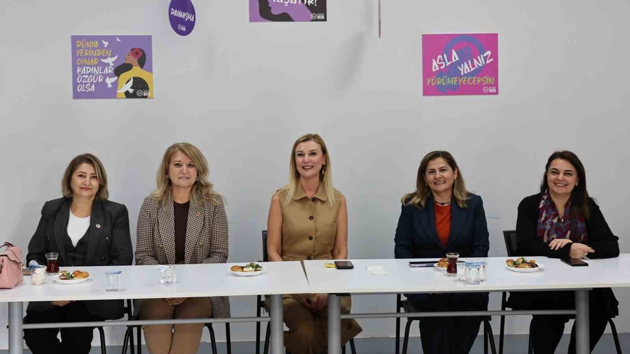 Kadın muhtarlar Nilüfer'de yerel yönetimde güçlenmeyi konuştular