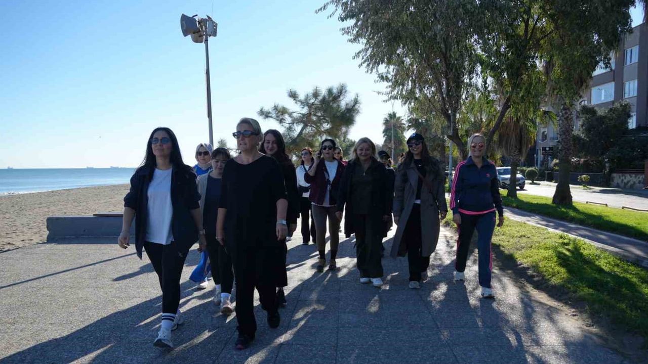 Kadınlardan Atakum sahilinde Özgecan merkezinin on bin adım çağrısı