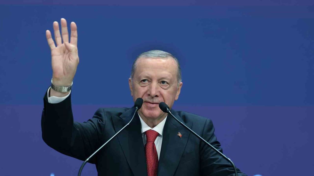 Kadınların mücadelesiyle örülen duvarlar yıkıldı: AK Parti yeniden güçlendi