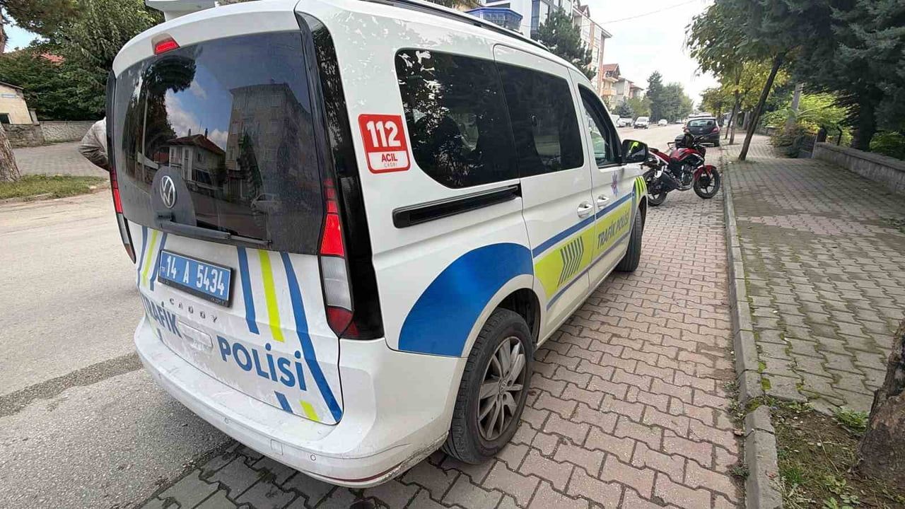 Kafa kafaya çarpışan iki motosikletin sürücüleri hastaneye kaldırıldı