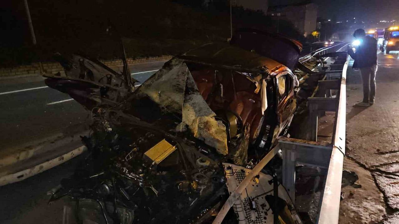 Kağıthane'de arkadan çarpma trafikte kilitlenme yarattı: 1 ölü, 2 yaralı