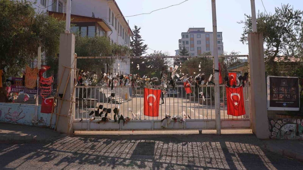 Kahramanmaraş'ta anma kararı: hayatını kaybeden öğrencilerin isimleri okullara verildi