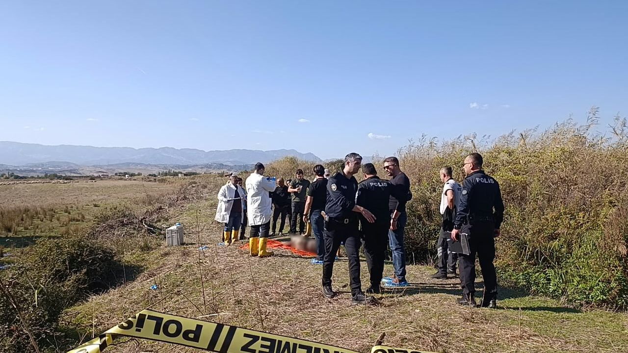 Kahramanmaraş'ta dere kenarında çürümüş erkek cesedi bulundu