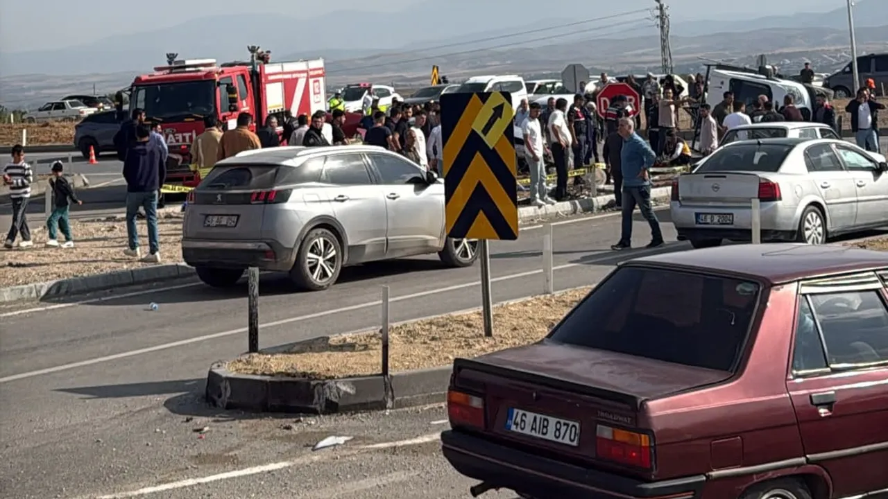 Kahramanmaraş'ta MHP ziyaret konvoyunda kaza: 1 ölü, 4 yaralı
