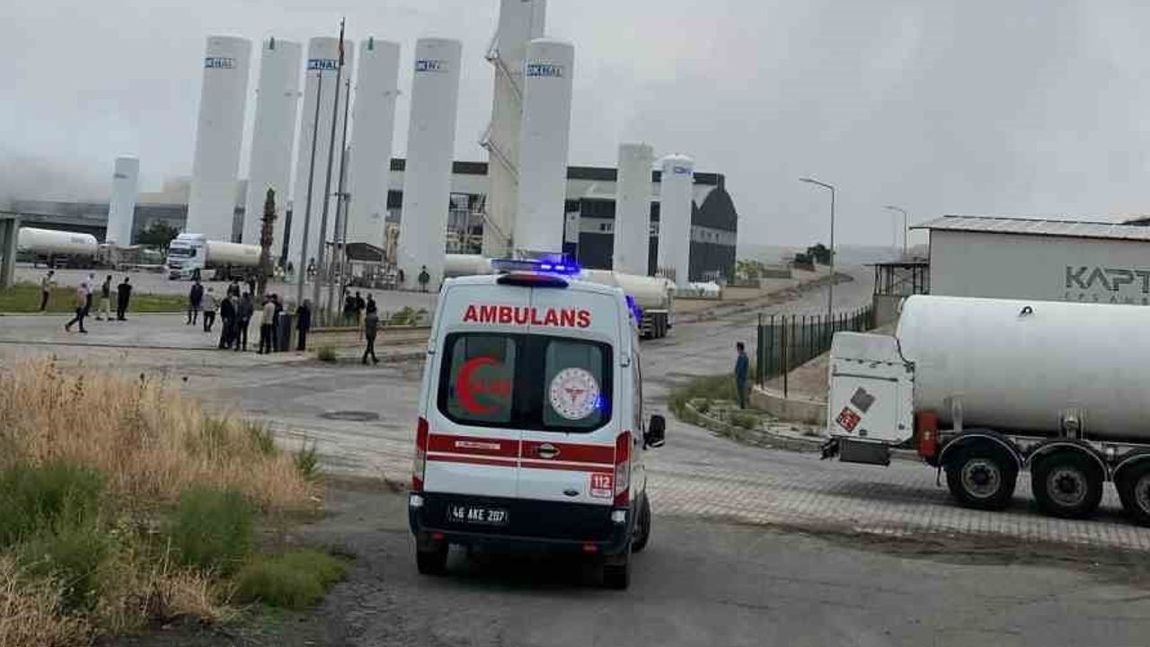 Kahramanmaraş'ta oksijen tankı patladı: çevre beyaz dumanla kaplandı